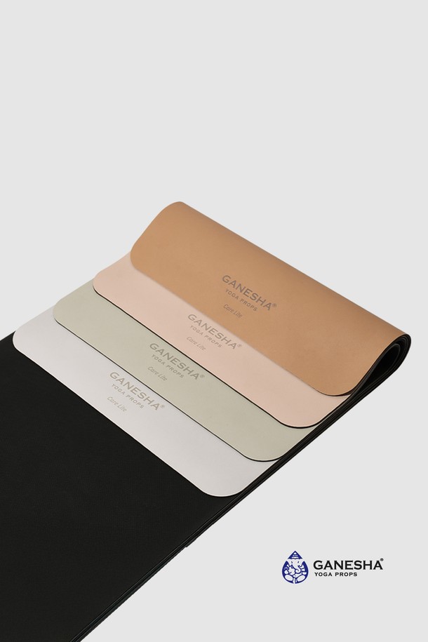 가네샤 요가프랍스 케어라이트 5MM 요가매트는 요가 및 필라테스 수련에 적합한 제품입니다. 5MM 두께로 제작되어 안정적인 쿠션감을 제공하며, 케어라이트 소재로 제작되어 편안한 사용감을 선사합니다. 민트, 베이지, 핑크 3가지 컬러로 제공되어 취향에 맞게 선택할 수 있습니다. 무지 디자인으로 어떤 스타일의 요가복과도 잘 어울립니다. 요가와 필라테스 동작을 더욱 효과적으로 수행할 수 있도록 도와줍니다.

