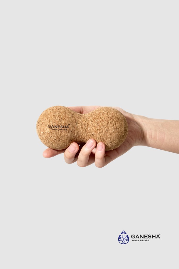 가네샤 코르크 마사지볼 듀얼 라지는 요가 및 마사지 용도로 제작된 제품입니다. 베이지색 코르크 소재로 제작되었으며, 듀얼 구성의 라지 사이즈 마사지볼입니다. 신체 이완과 근육 마사지에 효과적이며 요가 수련 시에도 활용할 수 있습니다. 자연 친화적인 코르크 소재는 뛰어난 내구성과 편안한 사용감을 제공합니다.
