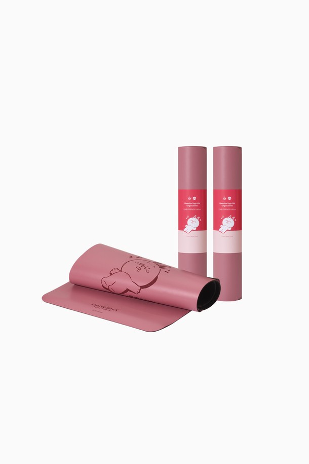 가네샤요가프랍스(Ganesha Yoga Props)의 라인프렌즈(LINE FRIENDS) 에디션 코니 5mm 요가매트입니다. 사랑스러운 코니 캐릭터 디자인과 핑크 컬러가 특징이며, 요가 및 피트니스 활동에 적합합니다. TPE 소재로 제작되어 5mm 두께로 안정적인 쿠션감을 제공하며, 미끄럼 방지 기능으로 안전하게 운동할 수 있습니다. 라인프렌즈 콜라보레이션으로 소장 가치를 높인 특별한 요가매트입니다.
