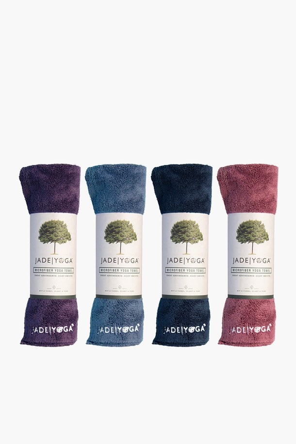 [제이드요가] 제이드 요가매트타월은 요가와 필라테스 시, 요가매트 위에 깔아 사용하는 타월입니다. 부드러운 극세사 소재로 제작되어 흡습 및 속건 기능이 뛰어나 쾌적한 운동 환경을 제공합니다. 얇은 두께로 휴대성이 용이하며, 미끄럼 방지 기능이 더해져 격렬한 동작에도 안정감을 줍니다. 퍼플, 블루, 네이비, 와인 등 다양한 색상 옵션으로 만나보세요. 무지 디자인으로 어떤 요가매트와도 잘 어울립니다.
