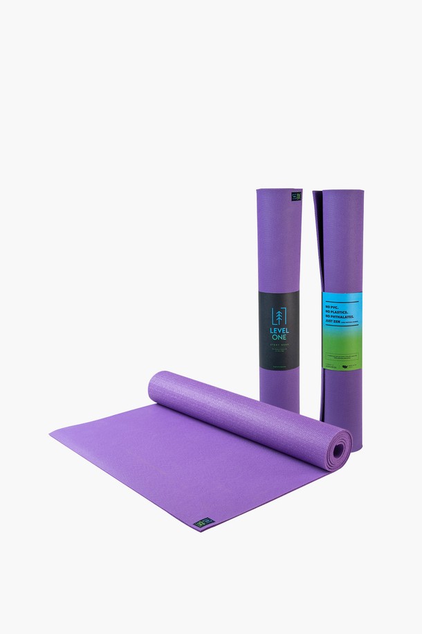 [제이드요가] 제이드 레벨원 요가매트는 요가 및 필라테스 수련에 적합한 두꺼운 TPE 소재의 요가매트입니다. 부드러운 쿠션감과 뛰어난 흡습 기능으로 편안하고 안전한 수련 환경을 제공합니다. 퍼플 색상의 무지 디자인으로 제작되었으며, 미끄럼 방지 기능이 있어 안정적인 자세 유지를 돕습니다. 친환경 소재로 제작되어 안심하고 사용할 수 있으며 양면 사용이 가능하여 실용적입니다. 요가와 필라테스 매트 선택 시 제이드 레벨원 요가매트를 고려해보세요.
