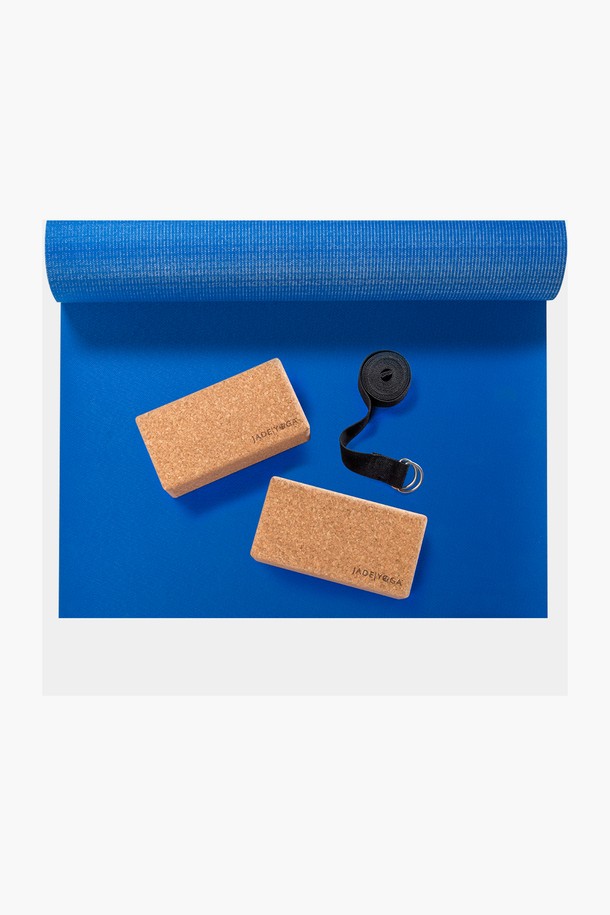 [제이드요가] 제이드 레벨원 요가매트는 요가 및 필라테스 수련에 적합한 두꺼운 TPE 소재의 요가매트입니다. 부드러운 쿠션감과 뛰어난 흡습 기능으로 편안하고 안전한 수련 환경을 제공합니다. 퍼플 색상의 무지 디자인으로 제작되었으며, 미끄럼 방지 기능이 있어 안정적인 자세 유지를 돕습니다. 친환경 소재로 제작되어 안심하고 사용할 수 있으며 양면 사용이 가능하여 실용적입니다. 요가와 필라테스 매트 선택 시 제이드 레벨원 요가매트를 고려해보세요.
