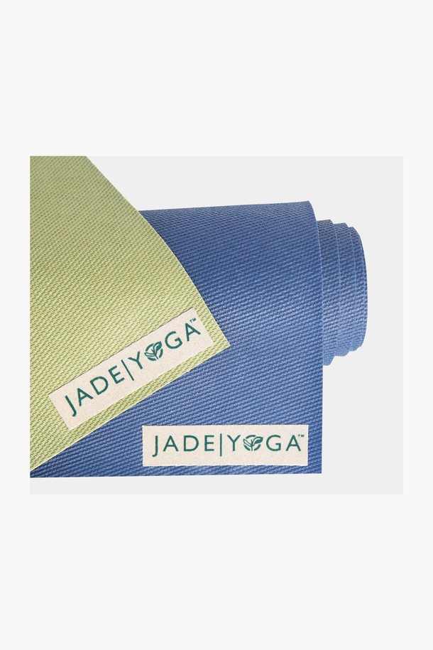 [제이드요가] 제이드 하모니 요가매트는 요가 및 필라테스에 적합한 TPE 소재의 친환경 요가 매트입니다. 미끄럼 방지 기능과 흡습 기능을 갖춰 안전하고 쾌적한 운동 환경을 제공합니다. 두꺼운 두께로 안정적인 쿠션감을 느낄 수 있으며, 양면 사용이 가능하여 실용적입니다. 그린 색상의 무지 디자인으로, 어떤 스타일의 운동복과도 잘 어울립니다.
