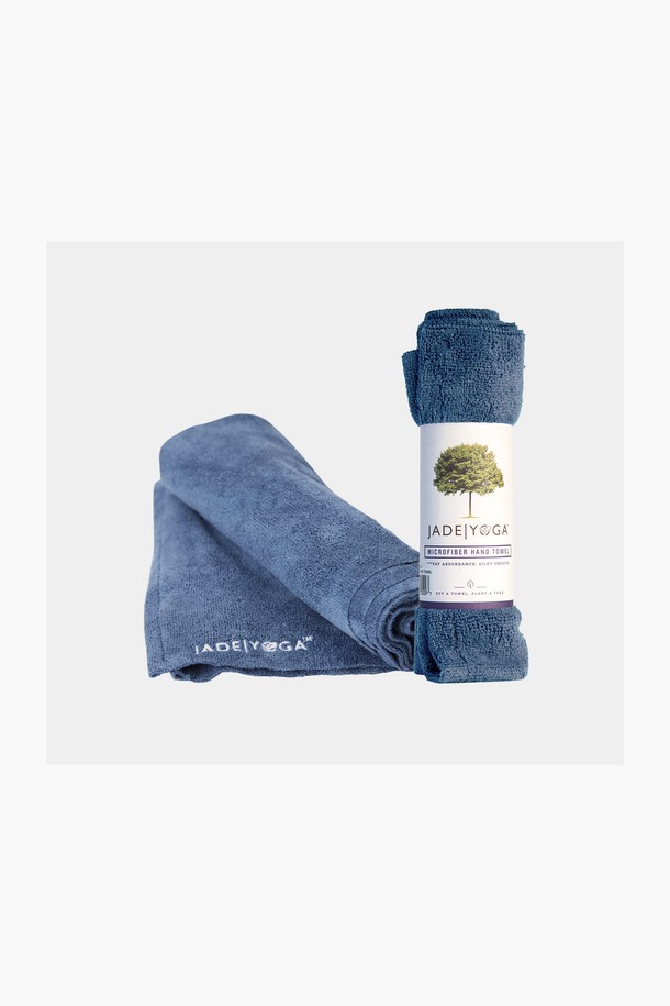 [제이드요가] 제이드 요가핸드타월은 요가 및 피트니스 활동에 적합한 극세사 소재의 요가 타월입니다. 부드러운 촉감과 얇은 두께로 제작되어 휴대성이 뛰어나며, 흡습 및 속건 기능으로 쾌적한 사용감을 제공합니다. 퍼플, 블루, 네이비, 와인 등 다양한 색상으로 제공되어 취향에 맞게 선택할 수 있습니다. 무지 디자인으로 어떤 요가복과도 잘 어울립니다. 요가 수련 시 땀 흡수를 돕고 미끄럼 방지 효과를 더하여 안전하고 편안한 운동을 지원합니다.
