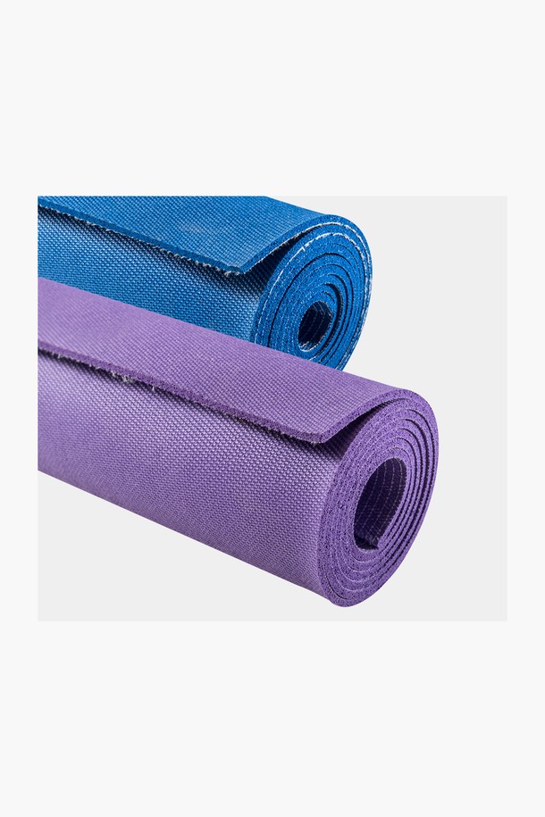 [제이드요가] 제이드 레벨원 요가매트는 요가 및 필라테스 수련에 적합한 두꺼운 TPE 소재의 요가매트입니다. 부드러운 쿠션감과 뛰어난 흡습 기능으로 편안하고 안전한 수련 환경을 제공합니다. 퍼플 색상의 무지 디자인으로 제작되었으며, 미끄럼 방지 기능이 있어 안정적인 자세 유지를 돕습니다. 친환경 소재로 제작되어 안심하고 사용할 수 있으며 양면 사용이 가능하여 실용적입니다. 요가와 필라테스 매트 선택 시 제이드 레벨원 요가매트를 고려해보세요.
