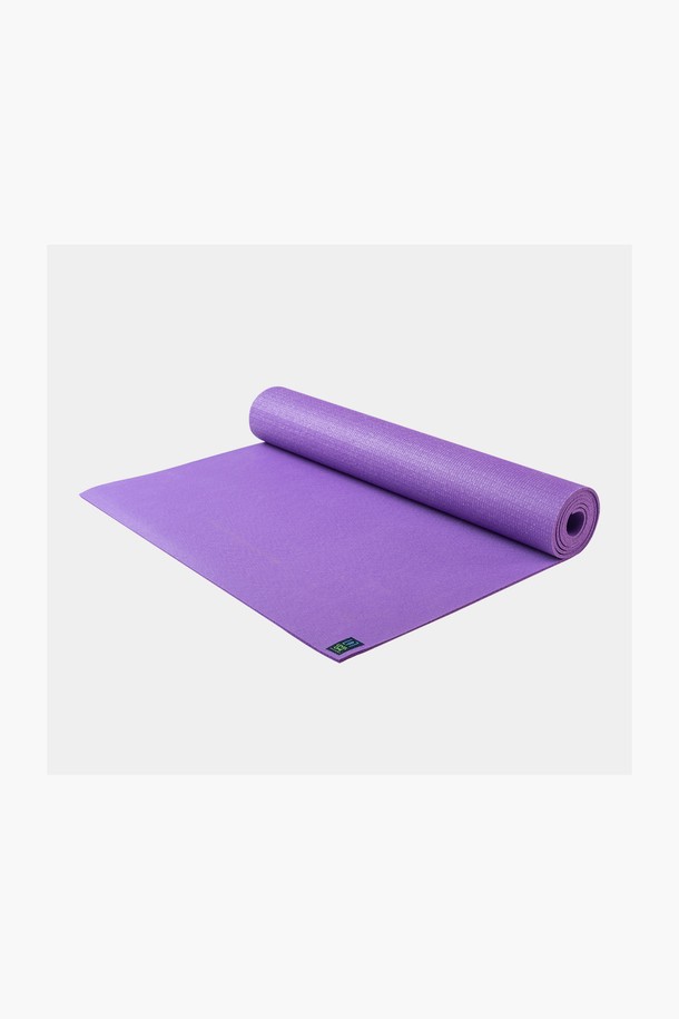 [제이드요가] 제이드 레벨원 요가매트는 요가 및 필라테스 수련에 적합한 두꺼운 TPE 소재의 요가매트입니다. 부드러운 쿠션감과 뛰어난 흡습 기능으로 편안하고 안전한 수련 환경을 제공합니다. 퍼플 색상의 무지 디자인으로 제작되었으며, 미끄럼 방지 기능이 있어 안정적인 자세 유지를 돕습니다. 친환경 소재로 제작되어 안심하고 사용할 수 있으며 양면 사용이 가능하여 실용적입니다. 요가와 필라테스 매트 선택 시 제이드 레벨원 요가매트를 고려해보세요.
