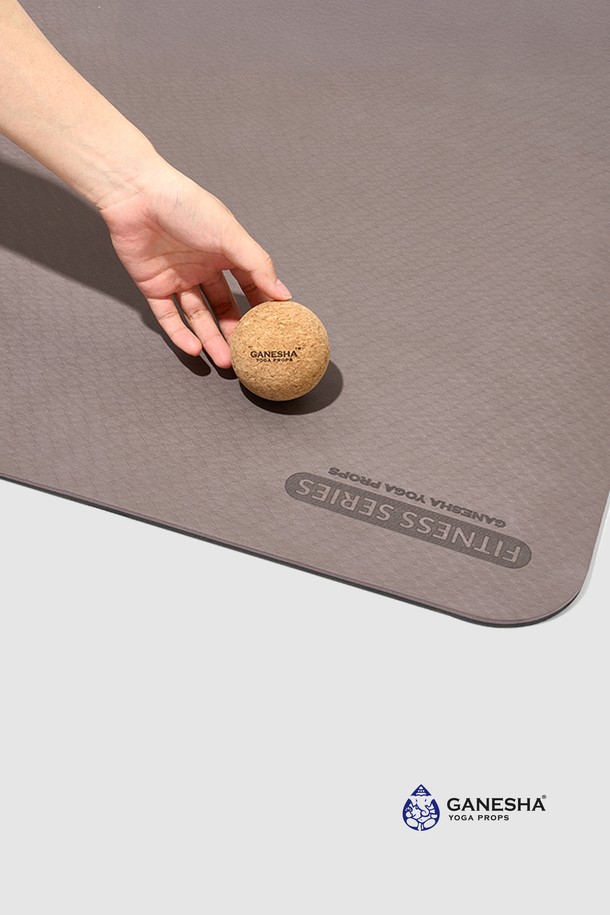 가네샤 코르크 마사지볼 싱글 라지 입니다. 요가 및 마사지 용도로 사용 가능한, 친환경 코르크 소재의 싱글형 마사지볼입니다. 브라운 컬러의 라지 사이즈로, 신체 부위의 시원한 마사지를 돕습니다. 뭉친 근육을 풀어주고, 요가 수련 시 사용하면 더욱 효과적입니다. 간편하게 휴대하며 언제 어디서든 사용 가능합니다.
