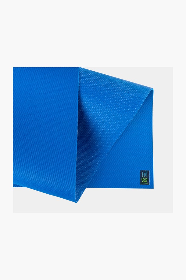 [제이드요가] 제이드 레벨원 요가매트는 요가 및 필라테스 수련에 적합한 두꺼운 TPE 소재의 요가매트입니다. 부드러운 쿠션감과 뛰어난 흡습 기능으로 편안하고 안전한 수련 환경을 제공합니다. 퍼플 색상의 무지 디자인으로 제작되었으며, 미끄럼 방지 기능이 있어 안정적인 자세 유지를 돕습니다. 친환경 소재로 제작되어 안심하고 사용할 수 있으며 양면 사용이 가능하여 실용적입니다. 요가와 필라테스 매트 선택 시 제이드 레벨원 요가매트를 고려해보세요.
