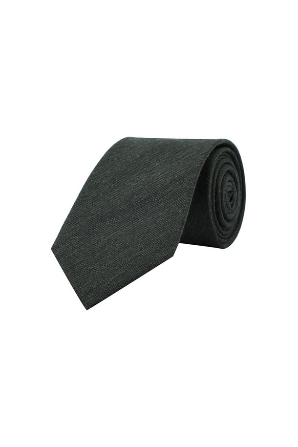 실크 혼방 슬림 솔리드 넥타이는 남성용 넥타이로, 비즈니스 및 포멀한 자리에 적합합니다. 부드러운 촉감의 실크 혼방 소재로 제작되어 고급스러운 광택을 자랑하며, 슬림핏 디자인으로 세련된 스타일을 연출합니다. 블랙 솔리드 패턴이 어떤 셔츠에도 잘 어울려 활용도가 높으며, 특히 밝거나 어두운 컬러의 셔츠와 매치하기 좋습니다. 클래식하고 미니멀한 스타일을 선호하는 남성분들께 오피스룩, 회의룩, 출근룩 등에 활용하기 좋은 아이템입니다.
