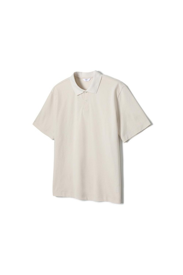 베이직하면서도 캐주얼한 무드의 코튼혼방 에어로쿨 피케 티셔츠 베이지입니다. 흡습, 속건, 냉감 기능의 에어로쿨 소재를 사용하여 여름철에도 시원하고 쾌적하게 착용 가능합니다. 레귤러핏과 반소매 기장으로 편안한 착용감을 선사하며, 무지 디자인에 카라넥으로 깔끔한 스타일을 연출합니다. 데이트룩, 카페룩 등 다양한 TPO에 매치하기 좋으며, 캐주얼, 미니멀, 클래식 스타일 모두 소화 가능한 활용도 높은 아이템입니다.
