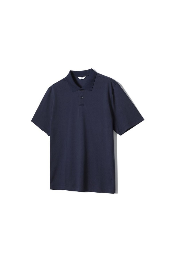 네이비 컬러의 코튼혼방 에어로쿨 피케 티셔츠입니다. 면, 폴리에스터, 폴리우레탄 혼방 소재로 제작되어 시원하고 쾌적한 착용감을 제공합니다. 흡습 및 속건 기능의 에어로쿨 소재를 사용하여 여름철에도 쾌적함을 유지하며, 까슬한 촉감이 특징입니다. 캐주얼하고 베이직한 스타일로 일상복으로 활용하기 좋으며, 반소매와 카라넥 디자인으로 편안함을 더했습니다. 미니멀한 스타일을 추구하는 분들께 추천합니다.
