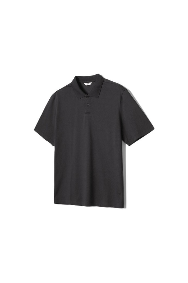 **코튼혼방 에어로쿨 피케 티셔츠 그레이**는 여름철 시원하게 착용하기 좋은 남녀 공용 피케 티셔츠입니다. 면과 폴리에스테르를 혼방하여 통기성이 뛰어나고 흡습, 속건 기능으로 쾌적한 착용감을 제공합니다. 레귤러핏으로 제작되었으며, 베이직하고 캐주얼한 스타일을 연출하기 좋습니다. 부드러운 촉감의 에어로쿨 소재와 깔끔한 무지 디자인, 반소매, 카라넥 디테일이 특징입니다. 다양한 하의와 매치하여 미니멀, 클래식 스타일을 연출해보세요.
