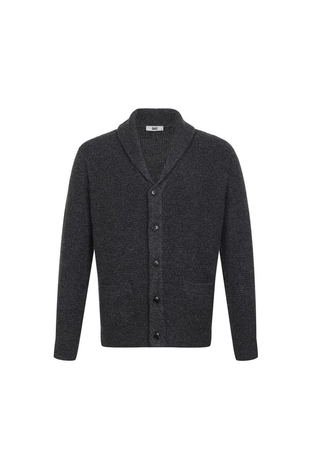 부드러운 촉감이 돋보이는 울 혼방 숄카라 가디건입니다. 가을과 겨울, 쌀쌀한 날씨에 따뜻하게 몸을 감싸줍니다. 브라운과 그레이 두 가지 색상으로 출시되어, 클래식하고 베이직한 스타일을 연출하기 좋습니다. 출근룩, 비즈니스 캐주얼, 모임룩 등 다양한 TPO에 활용 가능하며, 미니멀, 캐주얼 스타일을 선호하는 남성분들께 추천합니다. 모, 면, 나일론 혼방으로 제작되어 편안함과 고급스러움을 동시에 느낄 수 있습니다.
