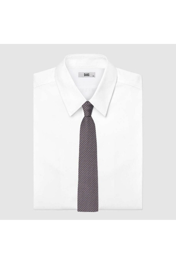 실크 100 올오버 로얄 넥타이는 남성용 넥타이로, 비즈니스 용도에 적합합니다. 고급스러운 광택과 부드러운 촉감을 자랑하는 실크 소재로 제작되었으며, 올오버 패턴이 세련된 분위기를 더합니다. 이중 싸개지와 보틀 모양 디자인이 특징이며, 오피스룩, 회의룩, 출근룩 등 다양한 TPO에 활용 가능합니다. 클래식하면서도 미니멀한 스타일을 선호하는 분들께 추천합니다.
