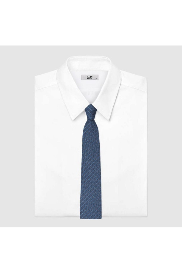 실크 혼방 슬림 솔리드 넥타이는 남성용 넥타이로, 비즈니스 및 포멀한 자리에 적합합니다. 부드러운 촉감의 실크 소재로 제작되어 고급스러운 광택을 자랑하며, 클래식하고 미니멀한 스타일을 연출합니다. 슬림 디자인과 솔리드(단색) 패턴은 어떤 셔츠에도 잘 어울리며, 특히 밝거나 어두운 컬러의 셔츠와 매치하여 깔끔한 비즈니스룩을 완성할 수 있습니다. 오피스룩, 회의룩, 비즈니스 캐주얼 등 다양한 TPO에 활용하여 세련된 이미지를 연출해보세요.
