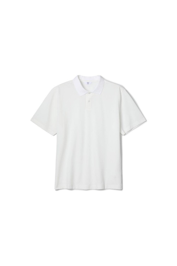 코튼 혼방 소재의 에어로쿨 피케 티셔츠 화이트입니다. 땀 흡수와 빠른 건조 기능을 갖춘 에어로쿨 소재로 제작되어 여름철에도 쾌적하게 착용할 수 있습니다. 베이직하고 캐주얼한 스타일로, 다양한 하의와 쉽게 매치하여 미니멀하면서도 클래식한 룩을 연출할 수 있습니다. 깔끔한 무지 디자인에 카라넥과 반소매 기장으로 시원함을 더했습니다. 화이트, 베이지, 핑크, 옐로우 등 다양한 컬러 옵션으로 취향에 맞게 선택할 수 있습니다.
