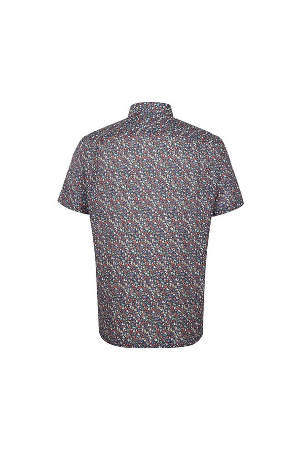 코튼 100% 프린트 반팔 드레스셔츠는 여름철 시원하고 쾌적하게 착용할 수 있는 남성용 셔츠입니다. 부드러운 촉감의 면 100% 소재로 제작되어 편안한 착용감을 선사하며, 얇은 두께감과 경량 기능으로 통기성이 우수합니다. 미니멀하고 캐주얼한 스타일을 연출하며, 세미 와이드 카라와 일자 밑단 디자인으로 깔끔한 핏을 자랑합니다. 데이트룩, 카페룩 등 다양한 TPO에 활용하기 좋으며, 프린트 무늬가 돋보이는 디자인으로 스타일리시함을 더했습니다.
