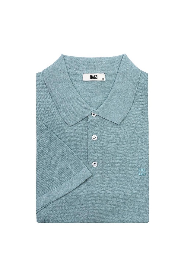 산뜻한 민트 컬러의 면 혼방 강연 반팔 카라니트입니다. 봄, 여름 시즌에 어울리는 이 니트는 닥스 아이코닉 스트라이프 패턴으로 포인트를 더했습니다. 부드러운 촉감의 레귤러핏으로 제작되었으며, 강연 타입 원사를 사용하여 변형 조직감과 멜란지 컬러감을 살렸습니다. 데이트룩, 카페룩 등 다양한 TPO에 활용 가능하며, 클래식, 미니멀, 캐주얼 스타일을 즐기는 남성분들께 추천합니다. 일상에서 세련된 스타일을 연출해 보세요.
