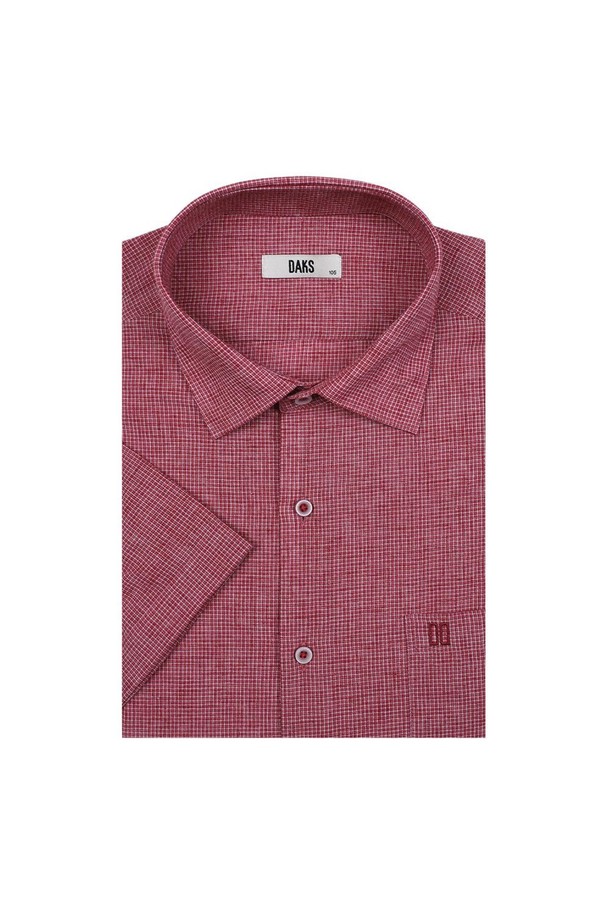 **린넨혼방 써커 솔리드패턴 반팔셔츠**

시원한 여름을 위한 린넨혼방 소재의 반팔 셔츠입니다. 통기성이 뛰어난 린넨, 폴리에스테르, 면 혼방으로 제작되어 얇고 가벼운 착용감을 제공합니다. 캐주얼 스타일의 솔리드(무지) 패턴과 시어서커(올록볼록) 텍스처가 특징이며, 세미와이드 카라 디자인으로 깔끔한 인상을 줍니다. 가슴 주머니의 시그니처 자수와 카라 키퍼가 내장되어 있으며 레귤러핏으로 편안하게 착용 가능합니다. 레드 컬러로 포인트를 더하여 미니멀, 캐주얼, 클래식 등 다양한 스타일 연출에 용이합니다.
