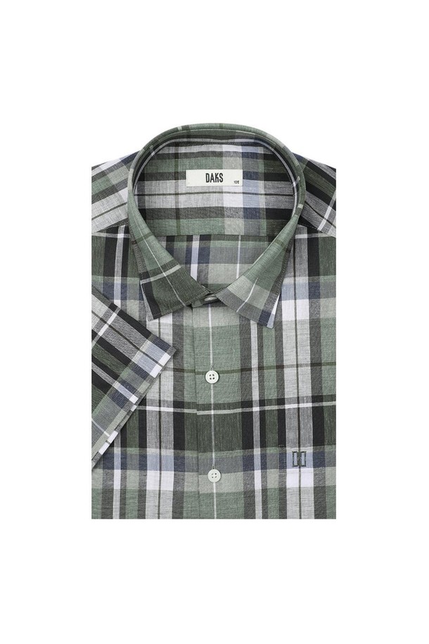 **린넨혼방 미디움체크 캐주얼 반팔셔츠**

부드러운 촉감의 린넨과 폴리에스터 혼방 소재로 제작되어 봄, 여름 시즌에 시원하고 쾌적하게 착용하기 좋은 반팔 셔츠입니다. 블랙, 카키 두 가지 색상으로 출시되었으며, 데일리룩, 캐주얼룩, 비즈니스 캐주얼, 출근룩 등 다양한 스타일에 활용 가능합니다. 세미와이드 카라와 레귤러핏 디자인으로 단정하면서도 세련된 느낌을 주며, 가슴 주머니 자수 디테일이 은은한 포인트를 더합니다. 통기성이 우수하며, 카라 키퍼가 내장되어 있어 셔츠의 형태를 오랫동안 유지할 수 있습니다. 일자 밑단으로 깔끔하게 떨어지며, 세탁 후 다림질 관리가 필요합니다.
