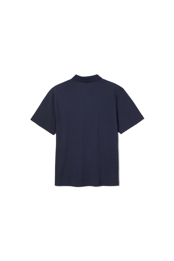 네이비 컬러의 코튼혼방 에어로쿨 피케 티셔츠입니다. 면, 폴리에스터, 폴리우레탄 혼방 소재로 제작되어 시원하고 쾌적한 착용감을 제공합니다. 흡습 및 속건 기능의 에어로쿨 소재를 사용하여 여름철에도 쾌적함을 유지하며, 까슬한 촉감이 특징입니다. 캐주얼하고 베이직한 스타일로 일상복으로 활용하기 좋으며, 반소매와 카라넥 디자인으로 편안함을 더했습니다. 미니멀한 스타일을 추구하는 분들께 추천합니다.
