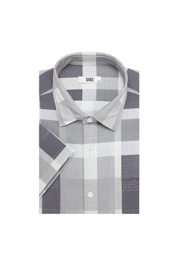 폴리100 닥스체크 캐주얼 반팔 셔츠는 시어서커 소재의 그레이 컬러 체크 패턴 셔츠입니다. 통기성이 뛰어나 여름철에도 시원하게 착용 가능하며, 레귤러 핏으로 편안한 착용감을 선사합니다. 가슴 포켓과 DD 자수 로고 디테일이 돋보이며, 구김이 덜하고 관리가 용이한 노케어 소재로 제작되었습니다. 손세탁이 가능하여 실용적이며, 비즈니스 캐주얼, 휴가룩, 여름 바캉스룩, 캐주얼, 미니멀, 리조트 스타일 모두 소화 가능합니다.
