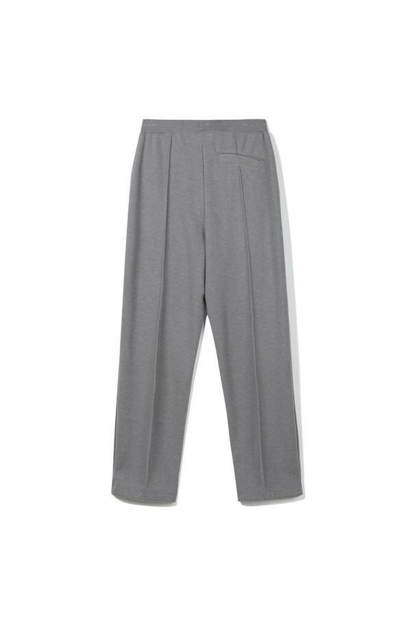 니트 라이크 팬츠 그레이는 니트처럼 보이는 부드러운 저지 원단으로 제작된 일자핏 긴바지입니다. 그레이 컬러에 무지 디자인으로 베이직하고 캐주얼한 스타일을 연출하며, 핀턱 디테일이 더해져 세련된 느낌을 줍니다. 레귤러핏으로 편안하게 착용 가능하며, 다리가 길어 보이는 실루엣을 선사합니다. 폴리에스테르와 레이온 혼방 소재로 제작되어 관리가 용이합니다.
