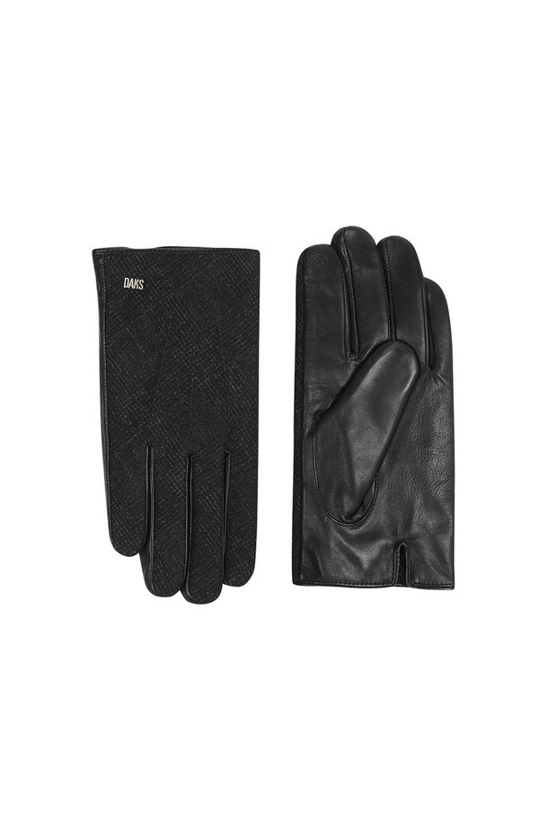 [아울렛] 양가죽 체크 패턴 스마트터치 장갑 블랙은 가을, 겨울철 따뜻함과 스타일을 동시에 잡을 수 있는 장갑입니다. 부드러운 양가죽 소재로 제작되어 편안한 착용감을 선사하며, 블랙 컬러에 체크 패턴이 클래식하면서도 미니멀한 분위기를 연출합니다. 스마트 터치 기능이 탑재되어 스마트폰 사용이 편리하며, 일상에서 폭넓게 활용할 수 있습니다. 아울렛 제품으로 합리적인 가격에 만나보세요.
