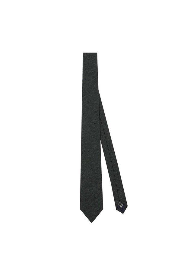 실크 혼방 슬림 솔리드 넥타이는 남성용 넥타이로, 비즈니스 및 포멀한 자리에 적합합니다. 부드러운 촉감의 실크 혼방 소재로 제작되어 고급스러운 광택을 자랑하며, 슬림핏 디자인으로 세련된 스타일을 연출합니다. 블랙 솔리드 패턴이 어떤 셔츠에도 잘 어울려 활용도가 높으며, 특히 밝거나 어두운 컬러의 셔츠와 매치하기 좋습니다. 클래식하고 미니멀한 스타일을 선호하는 남성분들께 오피스룩, 회의룩, 출근룩 등에 활용하기 좋은 아이템입니다.

