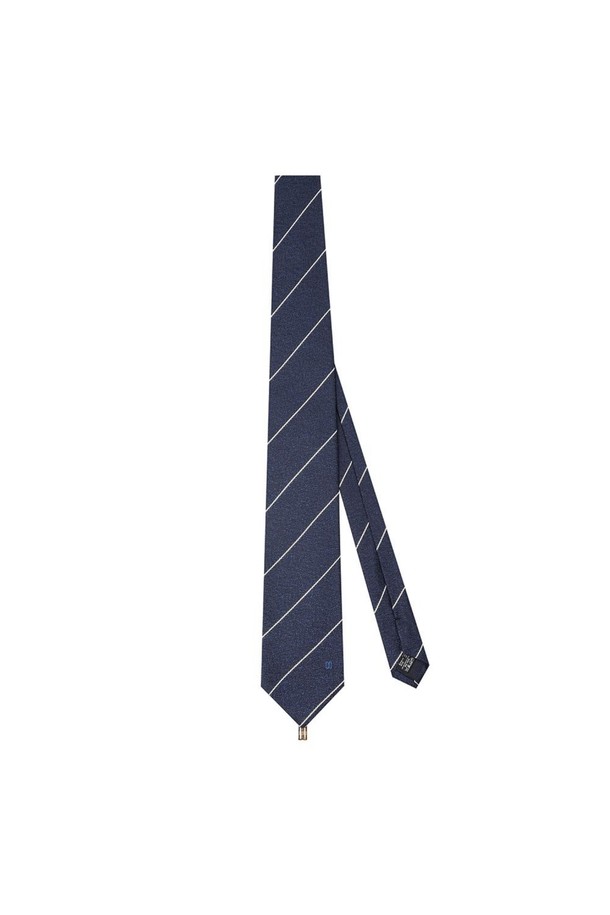 네이비 컬러의 실크 혼방 소재로 제작된 레지멘탈 스트라이프 넥타이입니다. 고급스러운 광택과 부드러운 촉감이 특징이며, 비즈니스 및 포멀한 자리에 잘 어울립니다. 클래식하고 시크한 스타일을 연출하며, 오피스룩, 비즈니스 캐주얼, 회의룩에 활용하기 좋습니다. DD 악세서리 장식이 있어 탈부착하여 다양한 스타일을 연출할 수 있습니다. 사계절 내내 착용 가능하며, 중요한 자리에서 품격을 더해줍니다.
