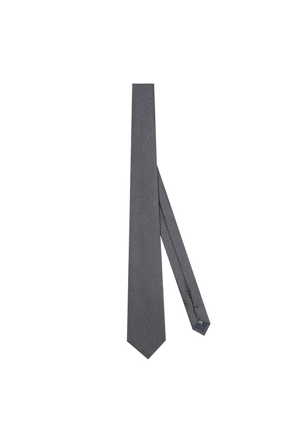 실크 100% 슬림 솔리드 넥타이 그레이는 부드러운 촉감과 은은한 광택이 특징인 남성용 넥타이입니다. 비즈니스, 회의, 비즈니스 캐주얼 등 다양한 TPO에 활용하기 좋으며, 클래식하고 미니멀한 스타일을 연출합니다. 고급스러운 실크 소재로 제작되어 착용감이 우수하며, 슬림한 디자인이 세련된 느낌을 더합니다. 솔리드(무지) 패턴과 자카드 기법이 적용되어 은은한 포인트를 줍니다. 오피스룩에 넥타이 하나로 포인트를 더해보세요.
