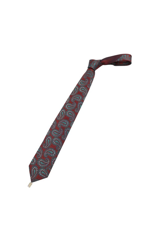 실크 100% 소재의 큐빅 장식이 돋보이는 페이즐리 패턴 넥타이입니다. 고급스러운 레드와 블루 컬러로 출시되어 비즈니스와 일상, 어떤 TPO에도 세련된 스타일을 연출합니다. 부드러운 촉감과 은은한 광택이 특징이며, 클래식과 엘레강스 무드를 선호하는 남성분들께 추천합니다. 넥타이 중앙의 큐빅 장식은 탈부착이 가능하여, 상황에 맞게 스타일을 변형할 수 있습니다. 오피스룩, 회의룩, 비즈니스 캐주얼에 포인트를 더하여 당신의 스타일을 완성해보세요.
