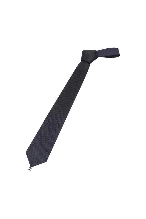 네이비 컬러의 실크 100% 슬림 솔리드 넥타이입니다. 고급스러운 광택과 부드러운 촉감이 특징이며, 클래식하고 우아한 스타일을 연출합니다. 비즈니스 및 포멀한 자리에 적합하며, 오피스룩, 회의룩, 출근룩에 세련된 포인트를 더합니다. 미니멀한 디자인으로 어떤 스타일에도 잘 어울리며, 사계절 내내 활용할 수 있습니다. 슬림한 폭으로 세련된 비즈니스룩을 완성해보세요.
