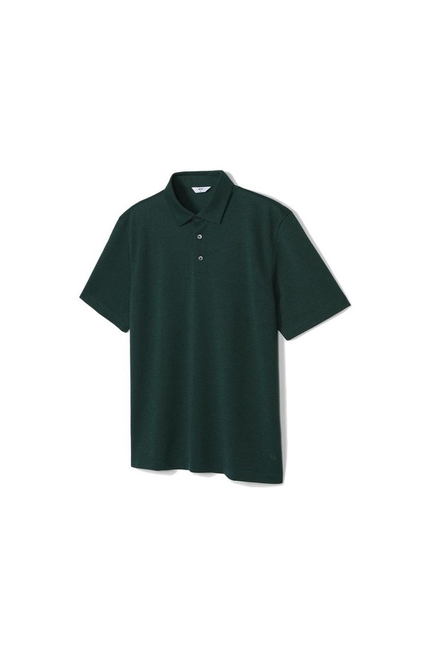 시원한 착용감의 코튼혼방 카라 반팔 티셔츠입니다. 그린 컬러의 무지 디자인으로, 레이온, 폴리에스터, 면 혼방 소재의 레귤러핏 제품입니다. 통기성과 속건 기능이 뛰어나며, 아시밴드 메쉬 원단 덧댐, 밑단 옆트임, 이지케어 기능으로 편안함과 실용성을 더했습니다.
