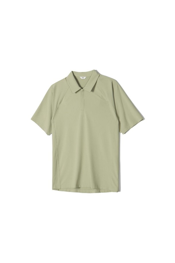 Cool&Dry (쿨앤드라이) 스포티 카라 티셔츠는 뛰어난 통기성을 자랑하는 여름용 남성 카라 티셔츠입니다. 폴리에스터와 폴리우레탄 혼방 소재로 제작되어 시원하고 쾌적한 착용감을 제공하며, 얇은 두께감과 차가운 촉감으로 여름철에도 부담 없이 입을 수 있습니다. 속건 기능과 이지 케어 기능으로 관리가 용이하며, 무지 디자인에 그린 컬러로 스포티하면서도 미니멀한 스타일을 연출합니다. 반소매 기장과 레귤러 기장으로 활동성을 높였으며, 깔끔한 카라 디자인으로 일상복으로 활용하기 좋습니다. 내구성이 우수하고 편안한 착용감을 선사하는 쿨앤드라이 스포티 카라 티셔츠를 경험해 보세요.
