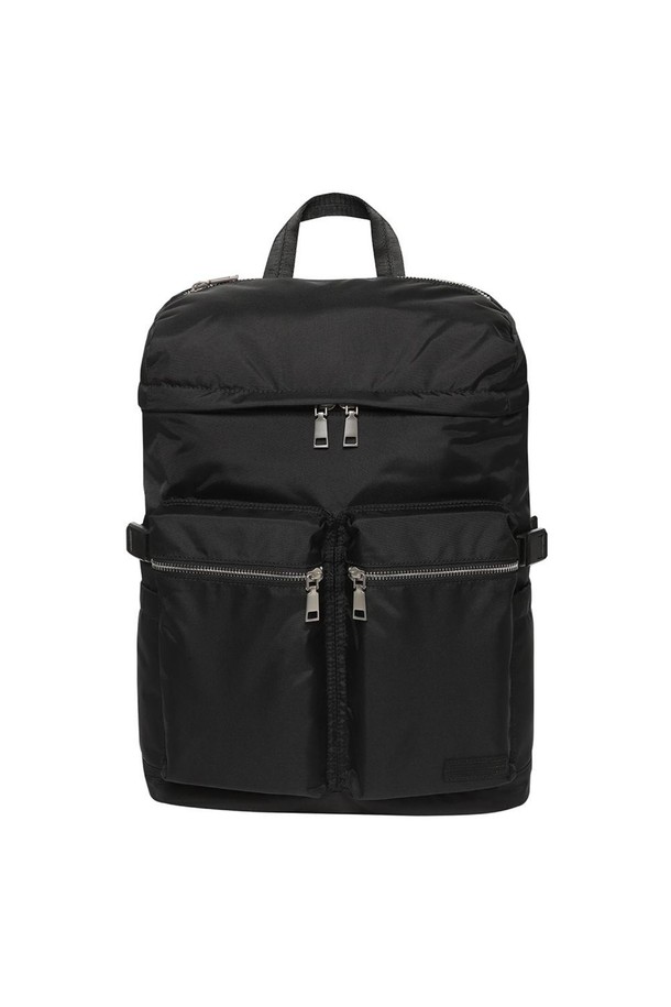 메트로 트립팩 블랙은 미디엄 사이즈의 남성용 백팩입니다. 나일론과 폴리에스테르 소재로 제작되었으며, 무지 디자인에 지퍼와 메쉬 디테일이 돋보입니다. 15인치 노트북 수납이 가능하며, 수납공간 분리, 통기성, 사이즈 조절 기능을 갖춰 일상과 여행에 적합합니다. 분리형 가슴 스트랩, 메쉬 등판, 외부 수납 포켓, D링 액세서리 부착 가능, 캐리어 핸들 고정 밴드 등 다양한 특징을 가지고 있어, 미니멀, 캐주얼, 시티보이 스타일의 여행룩과 출근룩에 활용하기 좋습니다.
