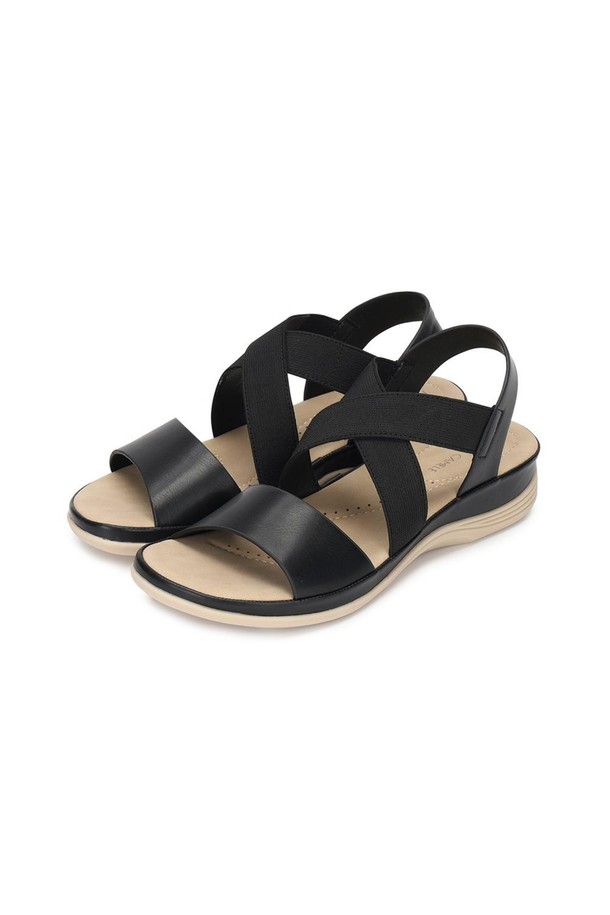 컴포트 포멜폼 샌들 01 Black 3cm는 여성용 샌들로, 여름철 일상에서 편안하게 착용할 수 있습니다. 블랙, 아이보리, 브라운 3가지 색상으로 출시되었으며, 3cm 플랫 굽과 발볼 8.8cm의 넉넉한 너비로 제작되었습니다. 인조가죽과 합성고무 소재를 사용하여 내구성을 높였으며, 메모리폼 미드솔, 경량 설계, 미끄럼 방지 밑창, 신축성 밴드, 심플한 디자인으로 편안함과 스타일을 동시에 잡았습니다.
