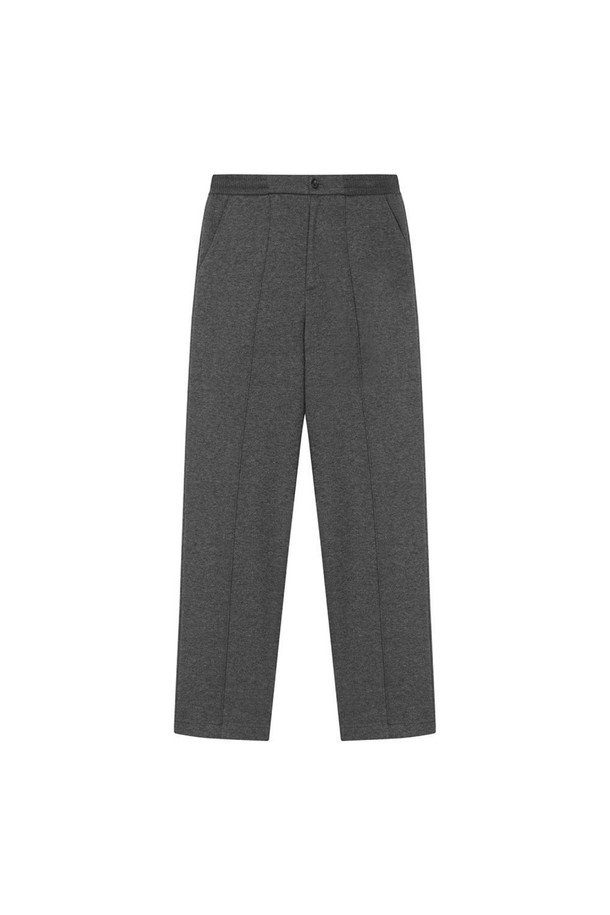 부드러운 촉감과 따뜻함을 선사하는 니트라이크 스웨트 팬츠 차콜그레이입니다. 포근한 폴리에스테르 소재로 제작되어 가을, 겨울 시즌에 안락함을 제공하며, 레귤러핏으로 편안하게 착용할 수 있습니다. 무지 디자인에 차콜그레이 컬러로 어떤 상의에도 쉽게 매치하여 캐주얼하고 베이직한 스타일을 연출할 수 있습니다. 밴딩 처리로 활동성을 높였으며, 집콕룩이나 산책룩 등 다양한 일상생활에서 활용하기 좋습니다. 미니멀한 디자인으로 유행을 타지 않아 오랫동안 즐겨 입을 수 있는 아이템입니다.
