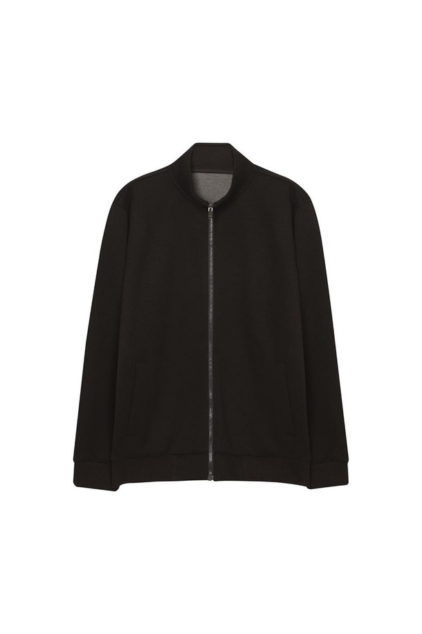 니트라이크 집업 스타일 브라운은 가을과 겨울에 어울리는 아우터입니다. 부드러운 촉감의 폴리에스테르, 레이온, 나일론, 아크릴, 울 혼방 소재로 제작되었으며, 레귤러 핏과 긴 소매 기장으로 편안하게 착용할 수 있습니다. 브라운과 차콜 그레이 두 가지 색상으로 출시되었으며, 후드 스타일과 하이넥 디자인, 내추럴 실루엣을 갖춰 캐주얼하고 베이직한 스타일을 연출합니다. 무지 패턴에 집업 여밈 방식으로 간편하게 입고 벗을 수 있으며, 레이어드가 가능하여 다양한 코디에 활용할 수 있습니다. 일상 및 산책 시 편안하게 착용하기 좋은 아이템입니다.
