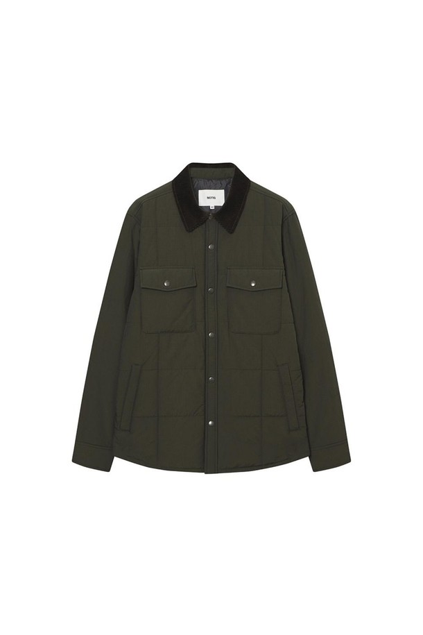 **퀼팅 점퍼 카키**는 봄, 가을 시즌에 적합한 남성용 아우터입니다. 캐주얼과 베이직 스타일을 아우르는 디자인으로 일상 및 캐주얼 착장에 활용하기 좋습니다. 립스탑 코튼 블렌드 원단으로 제작되었으며, 1oz 패딩 충전재와 두꺼운 두께감으로 보온성을 더했습니다. 코듀로이 카라, 앞면 포켓 2개, 스냅 여밈 방식, 레귤러핏, 긴소매 기장, 퀼팅 디테일이 특징입니다. 카키와 블랙 두 가지 색상으로 출시되어 다양한 스타일 연출이 가능합니다.
