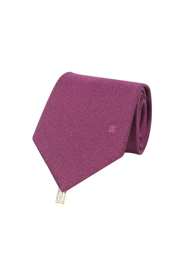 세련된 남성 비즈니스 스타일을 완성하는 실크 혼방 솔리드 자카드 넥타이입니다. 고급스러운 퍼플 컬러와 클래식한 디자인이 돋보이며, 오피스룩, 회의룩, 출근룩에 잘 어울립니다. 부드러운 촉감의 실크 혼방 소재에 자카드 위빙 기법을 사용하여 은은하고 섬세한 패턴을 표현했습니다. DD 악세서리 장식으로 포인트를 더했으며, 탈부착이 가능하여 다양한 스타일 연출이 용이합니다. 미니멀하면서도 세련된 스타일을 선호하는 남성분들께 추천합니다.
