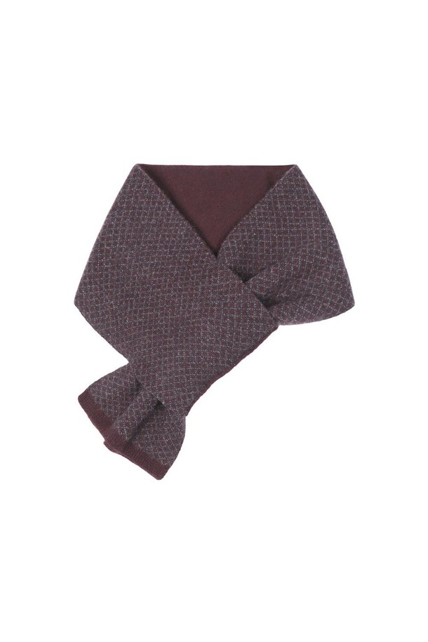 캐시미어 100 쁘띠 엣지터널홀 올오버 머플러 레드는 부드러운 촉감의 캐시미어 소재로 제작되어 가을과 겨울, 포근함을 선사합니다. 엣지터널홀 디자인과 올오버 패턴이 클래식과 캐주얼 무드를 동시에 연출하며, 데일리룩, 모임룩, 카페룩 등 다양한 TPO에 활용하기 좋습니다. 레드 컬러는 세련되고 개성 있는 포인트를 더하며, 네이비 컬러도 함께 제공됩니다. 라이프스타일에 맞춰 스타일리시하게 연출할 수 있는 머플러입니다.
