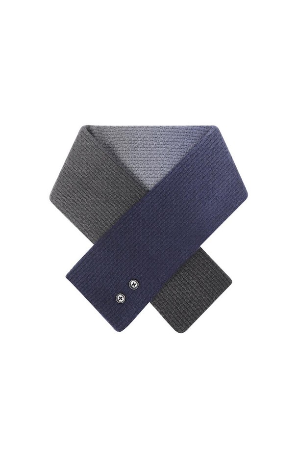 캐시미어 100% 소재로 제작된 쁘띠 버튼홀 그라데이션 머플러 네이비입니다. 부드러운 촉감이 특징이며, 가을과 겨울철에 따뜻함을 더해줍니다. 네이비 컬러의 그라데이션 패턴이 세련된 분위기를 연출하며, 데일리룩, 모임룩, 오피스룩 등 다양한 TPO에 활용하기 좋습니다. 클래식, 미니멀, 캐주얼 스타일을 즐겨 입는 분들께 추천합니다. 버튼홀 디자인으로 포인트를 더했습니다.

