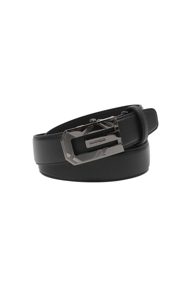 더비엠보 흑유광 자동 벨트는 남성용 벨트로, 세련되고 고급스러운 스타일을 연출합니다. 엠보싱 디자인과 블랙 컬러의 유광 마감은 오피스룩, 비즈니스 캐주얼, 모임룩 등 다양한 TPO에 잘 어울립니다. 소가죽 및 인조가죽의 꼼꼼한 혼용으로 제작되었으며, 자동 여밈 기능과 사이즈 조절이 용이하여 편리하게 사용할 수 있습니다. 스크래치 방지, 방수 기능, 내구성이 뛰어나며 니켈 프리 버클로 제작되어 안심하고 착용할 수 있습니다. 클래식, 미니멀, 시크한 스타일에 매치하여 당신의 품격을 높여보세요.
