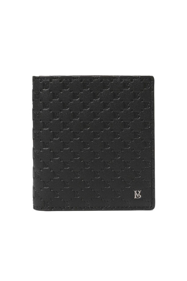 알렉스 소프트 엠보 미니 중지갑 블랙은 부드러운 천연가죽 소재의 미니멀하고 세련된 디자인이 돋보이는 중지갑입니다. 엠보 패턴으로 은은한 포인트를 더했으며, 슬림하고 경량의 디자인으로 휴대성을 높였습니다. 내부에는 4개의 카드 슬롯과 지폐 수납칸이 마련되어 실용성을 더했습니다. 데이트룩, 쇼핑룩, 모임룩 등 다양한 TPO에 잘 어울리며, 미니멀, 클래식, 시크 스타일을 선호하는 분들께 추천합니다. 지갑과 함께 케이스 및 더스트백이 포함되어 소장 가치를 높였습니다.
