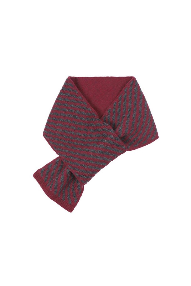 캐시미어 100% 쁘띠 터널홀 입체조직 머플러는 가을, 겨울철 따뜻함을 선사하는 머플러입니다. 고급스러운 캐시미어 소재와 부드러운 촉감, 레드 컬러가 돋보이며, 입체조직과 터널홀 디자인으로 포인트를 더했습니다. 일상과 겨울 데일리룩, 산책룩에 클래식, 미니멀, 캐주얼 스타일로 활용하기 좋습니다. 보온성을 높여 추운 날씨에도 따뜻하게 착용할 수 있습니다.
