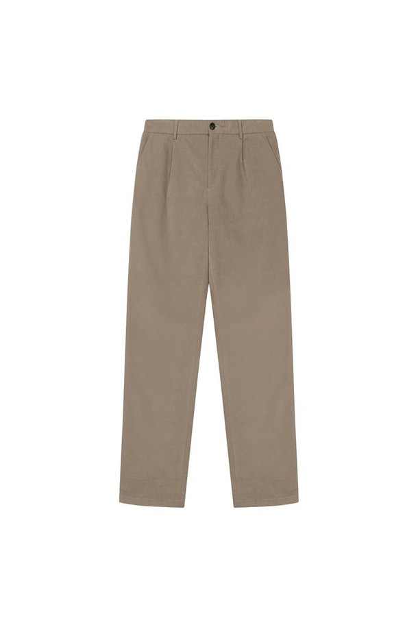 **몰스킨 셋업 팬츠 카키**는 가을, 겨울 시즌에 착용하기 좋은 남성 슬랙스입니다. 부드러운 촉감의 면, 레이온, 아크릴, 폴리우레탄 혼방 소재로 제작되어 편안한 착용감을 선사합니다. 클래식한 무드의 레귤러핏 긴 바지로, 사이드 밴딩과 원턱 디자인으로 활동성을 더했습니다. 카키 그레이 컬러의 무지 디자인으로 출근룩, 비즈니스 캐주얼 등 다양한 TPO에 활용 가능하며, 미니멀하고 클래식한 스타일을 연출하기 좋습니다. 신축성 있는 소재와 내추럴 워싱 가공으로 편안함과 자연스러운 멋을 동시에 잡았습니다.
