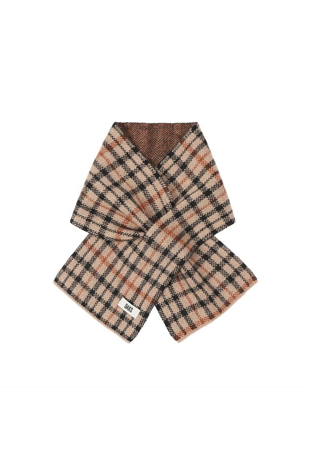 [25FW] 캐시미어 100 하우스체크 쁘띠 머플러는 부드러운 촉감의 캐시미어 소재로 제작되어 가을, 겨울철 보온성을 책임지는 머플러입니다. 베이지와 브라운 컬러의 클래식한 하우스체크 패턴이 돋보이며, 쁘띠 사이즈로 제작되어 출근룩, 모임룩 등 다양한 스타일에 미니멀하게 연출하기 좋습니다. 가볍게 둘러 클래식한 무드를 더하거나, 코트 안에 넣어 포근함을 더하는 등 폭넓게 활용할 수 있습니다.
