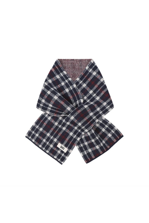 [25FW] 캐시미어 100 하우스체크 쁘띠 머플러는 부드러운 촉감과 뛰어난 보온성을 자랑하는 머플러입니다. 블랙, 화이트, 레드의 세련된 컬러 조합과 클래식한 하우스체크 패턴이 돋보입니다. 프리미엄 캐시미어 100% 소재로 제작되어 고급스러운 느낌을 더하며, 두꺼운 두께감으로 가을, 겨울철 따뜻하게 착용할 수 있습니다. 출근룩, 모임룩, 연말 모임룩 등 다양한 TPO에 클래식, 미니멀 스타일로 활용하기 좋습니다.
