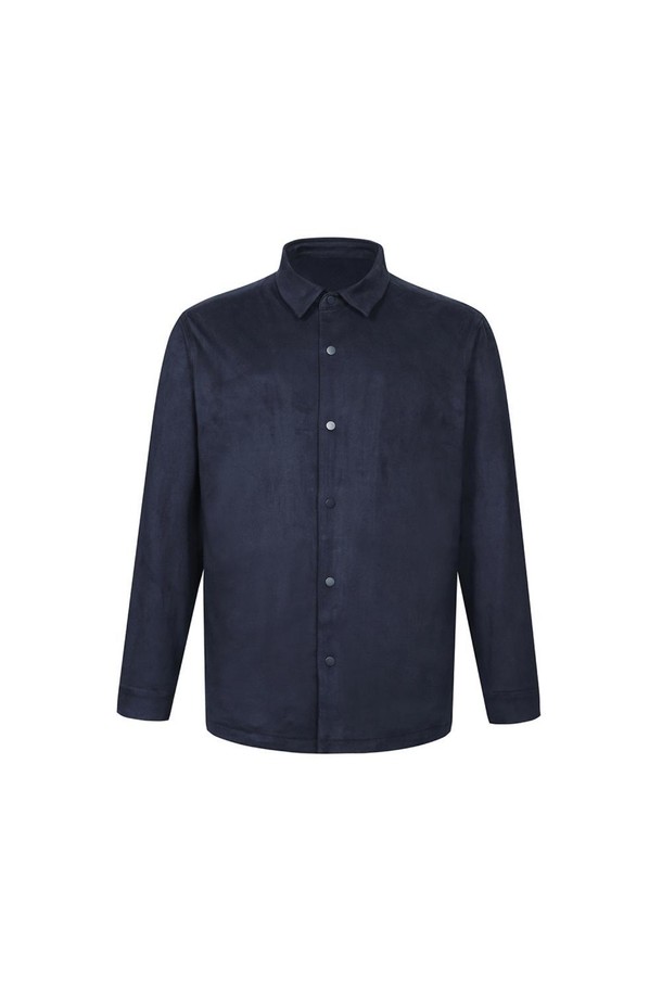 네이비 컬러의 폴리혼방 스웨이드 셔켓입니다. 부드러운 촉감의 폴리에스터, 스판 혼방 소재로 제작되었으며, 봄, 가을 간절기에 활용하기 좋습니다. 세미 오버핏으로 편안한 착용감을 선사하며, 레귤러 카라와 사이드 포켓 디테일이 돋보입니다. 버튼 여밈 방식이며, 셔츠형 디자인으로 캐주얼, 미니멀, 클래식 스타일을 모두 아우릅니다. 비즈니스 캐주얼 및 출근룩으로도 활용 가능한 활용도 높은 아이템입니다.
